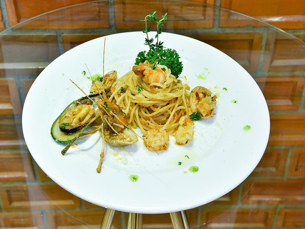 Executive Club At Windsor 호텔 방콕 외부 사진 Spaghetti alla carbonara