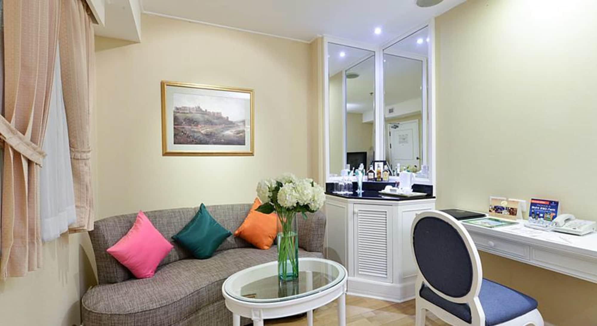 Executive Club At Windsor 호텔 방콕 외부 사진 A suite at the hotel