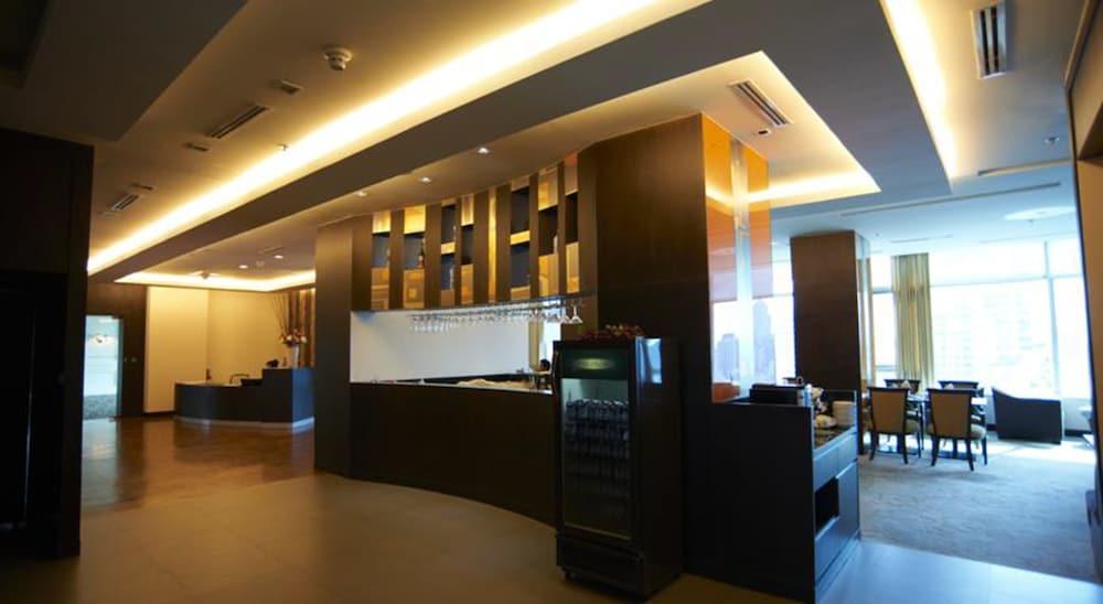 Executive Club At Windsor 호텔 방콕 외부 사진 The interior of the lounge