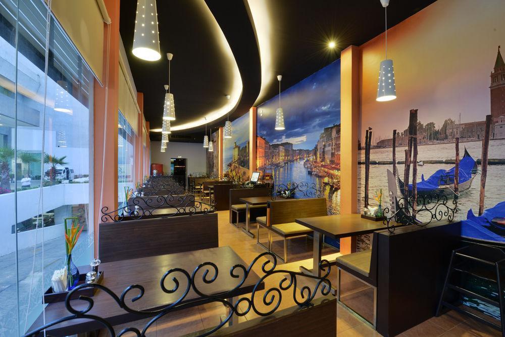 Executive Club At Windsor 호텔 방콕 외부 사진 Interior of a typical café