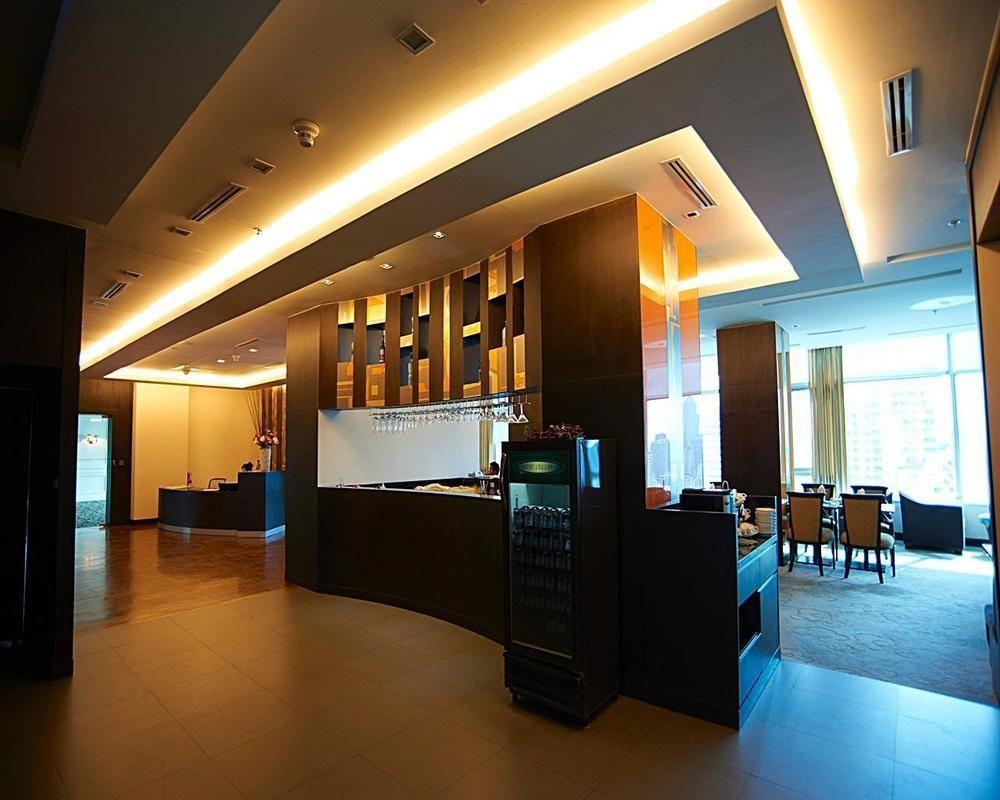 Executive Club At Windsor 호텔 방콕 외부 사진 The interior of the lounge