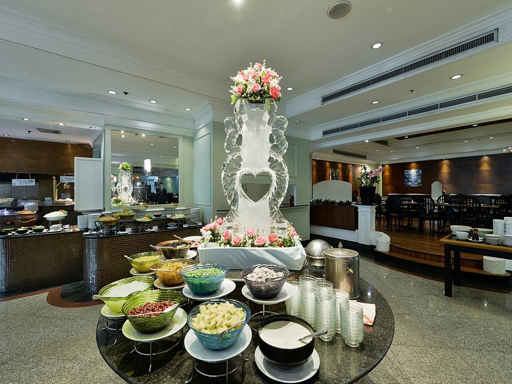 Executive Club At Windsor 호텔 방콕 외부 사진 The buffet at the lobby