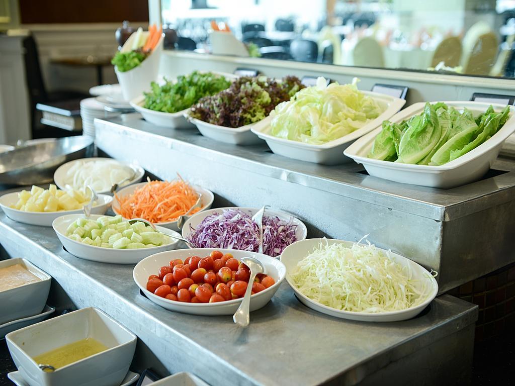 Executive Club At Windsor 호텔 방콕 외부 사진 A salad bar