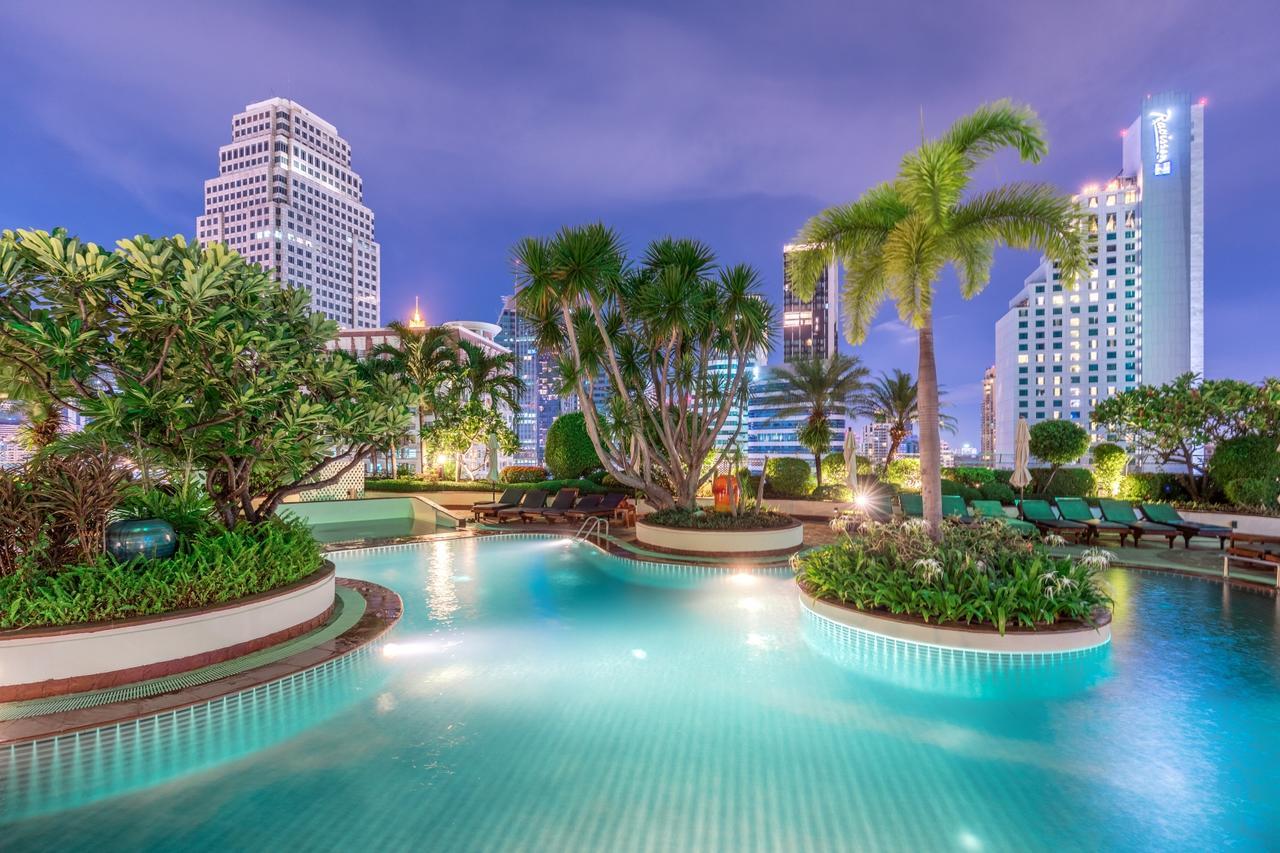 Executive Club At Windsor 호텔 방콕 외부 사진 The pool at the hotel