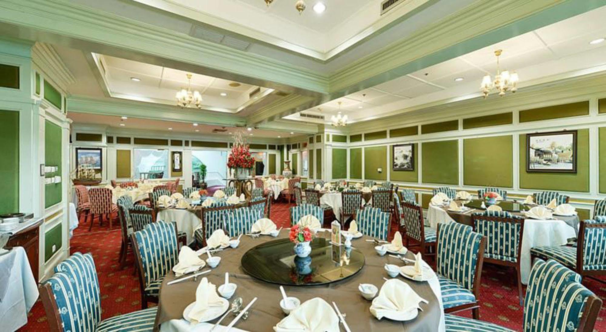 Executive Club At Windsor 호텔 방콕 외부 사진 The interior of the restaurant