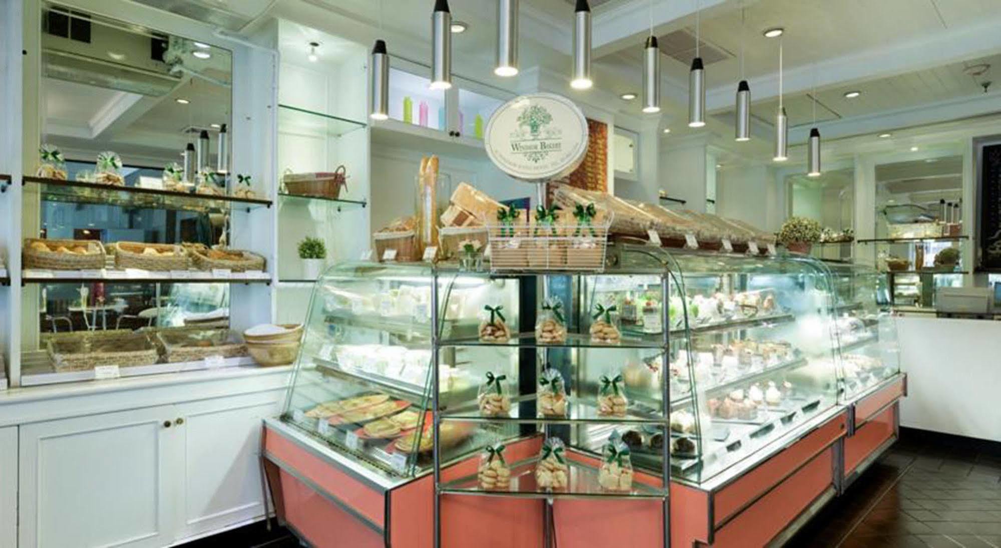 Executive Club At Windsor 호텔 방콕 외부 사진 A pastry shop in Paris