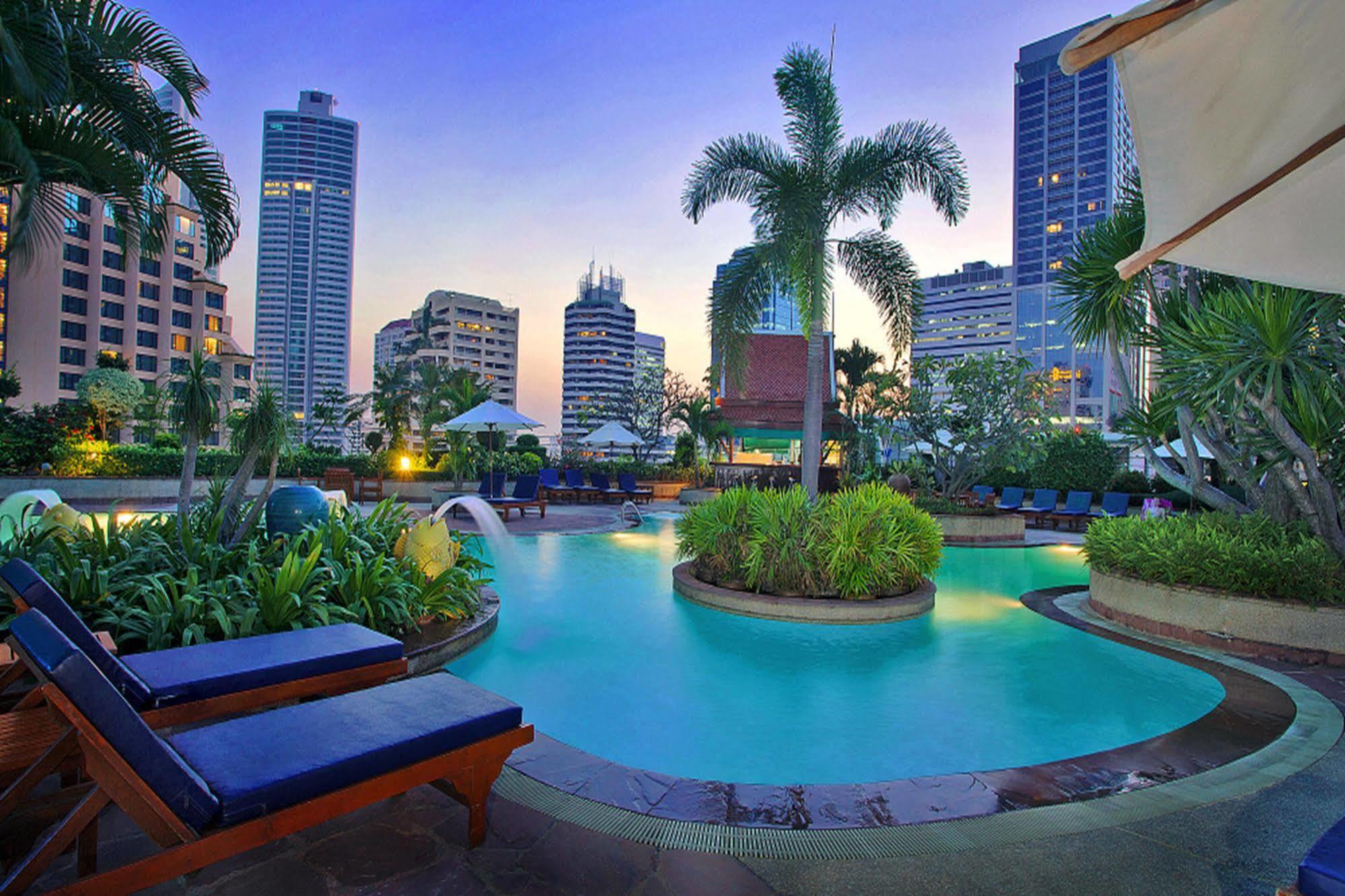 Executive Club At Windsor 호텔 방콕 외부 사진 The pool at the Royal Paragon Hotel
