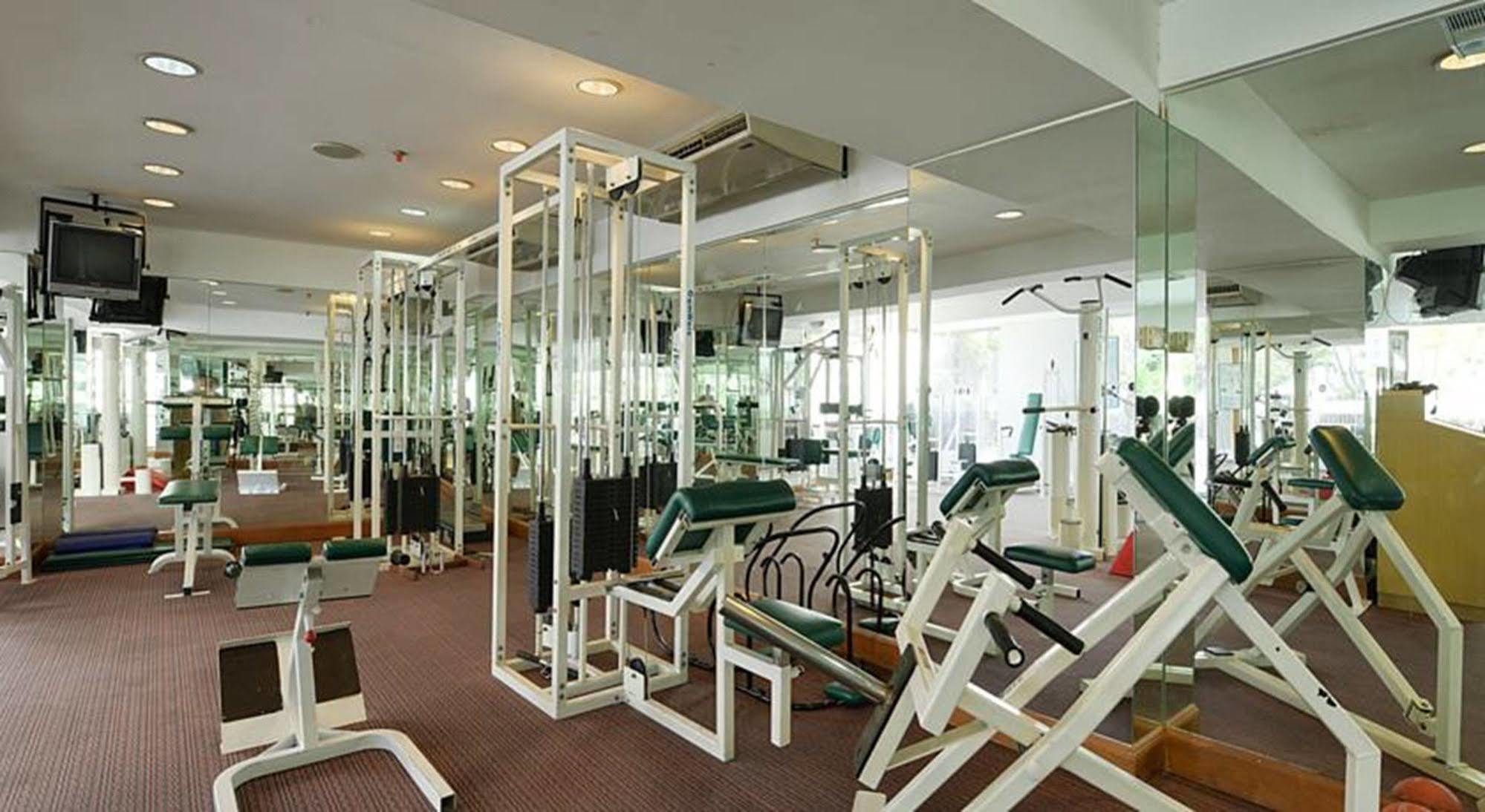 Executive Club At Windsor 호텔 방콕 외부 사진 A gym at the University of Nottingham